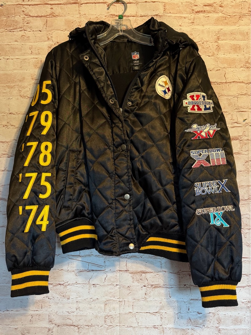 NFL vintage Pittsburgh Steelers RARE 5x Super Bowl champions bomber jacket.